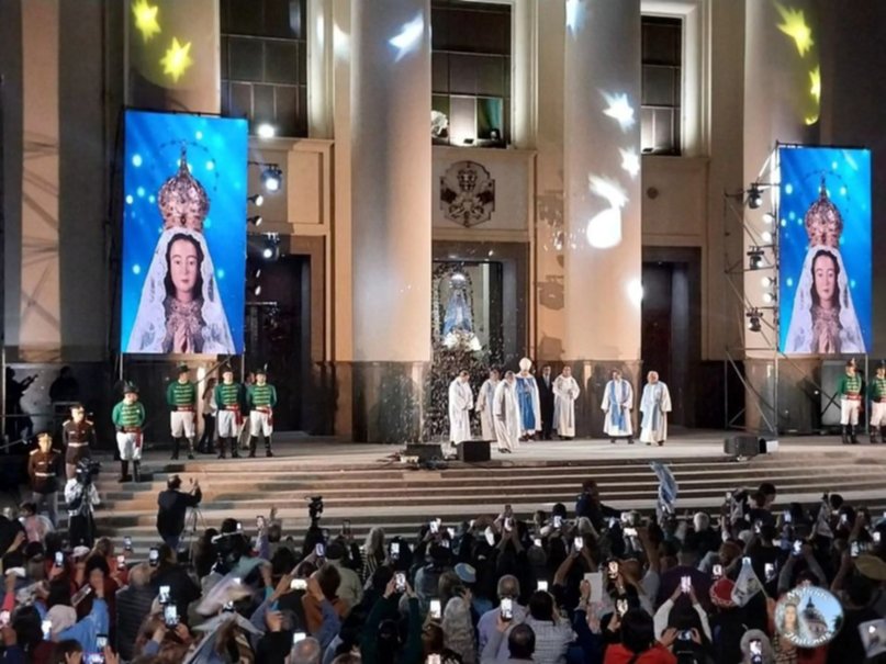 La Virgen de Itatí saludó al pueblo en el 125° aniversario de su Coronación Pontificia